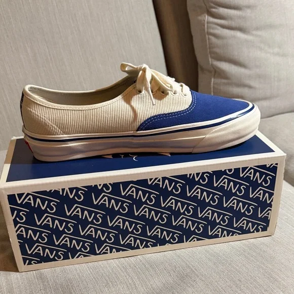 Vans Men's Classic Blue and Cream Sneakers - Picture 4 of 6